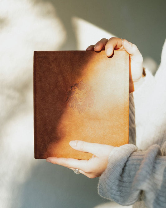 Bibel mit Löwe - Sconi Bibel