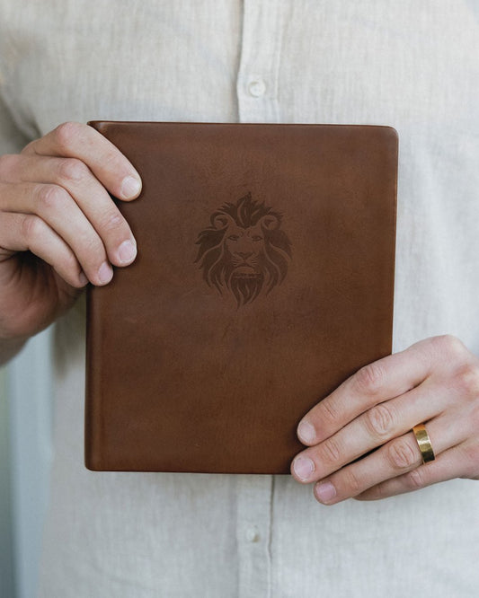 Bibel mit Löwe - Sconi Bibel